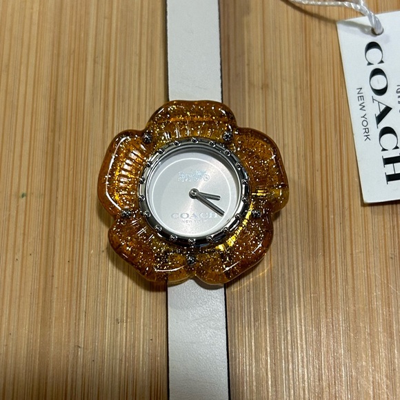 COACH FLOWER WATCH WITH 36mm GOLDEN TONE FLOWER FACE & OFF WHITE LEATHER BAND - Picture 2 of 6
